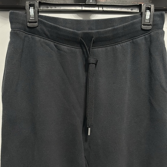 Women’s Under Armour black sweatpants all season gear size medium - Picture 3 of 6